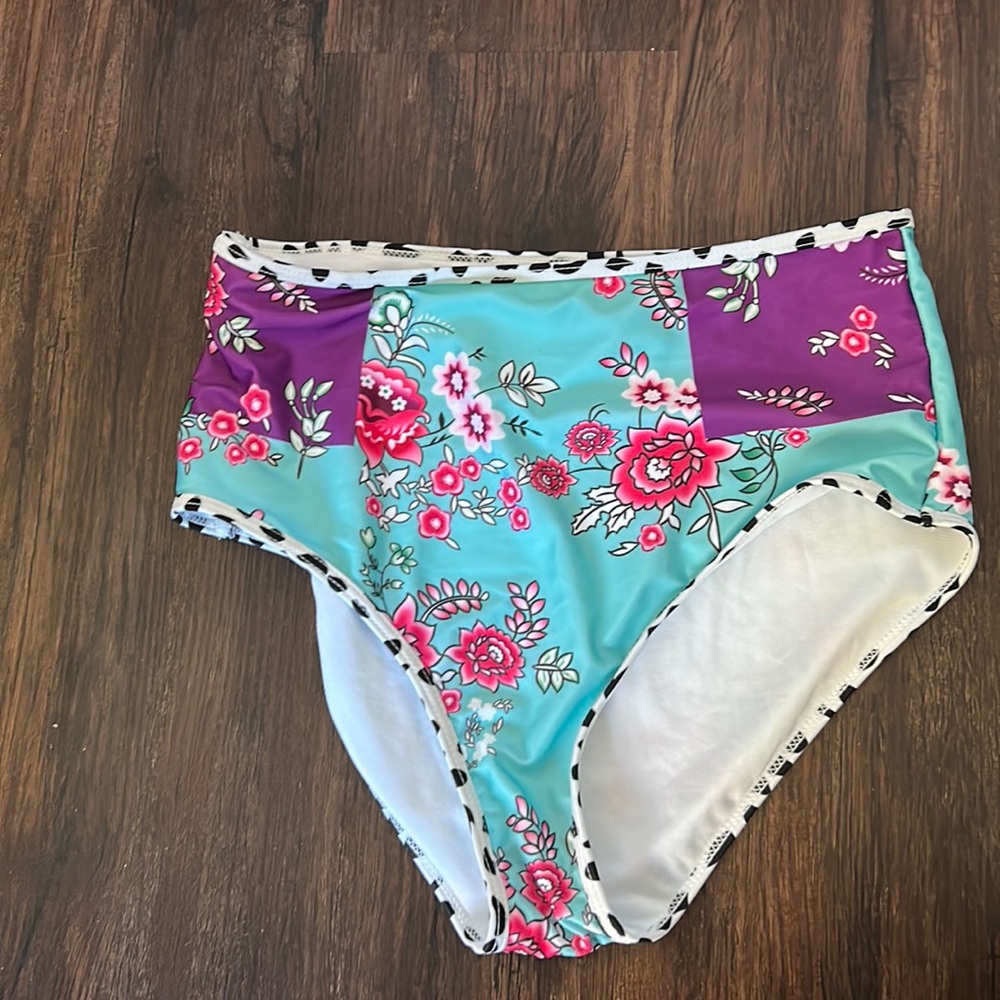 Amazon High Waisted Swim Bottoms - Size Medium